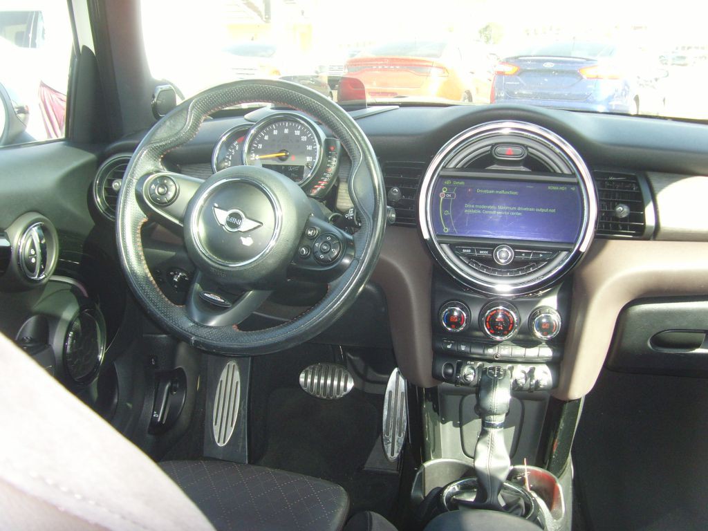 2015 MINI Cooper Image 13