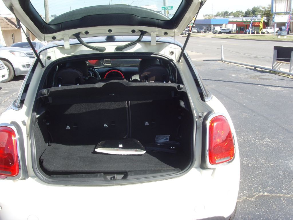 2015 MINI Cooper Image 16