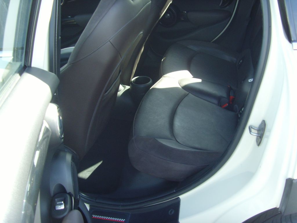 2015 MINI Cooper Image 18