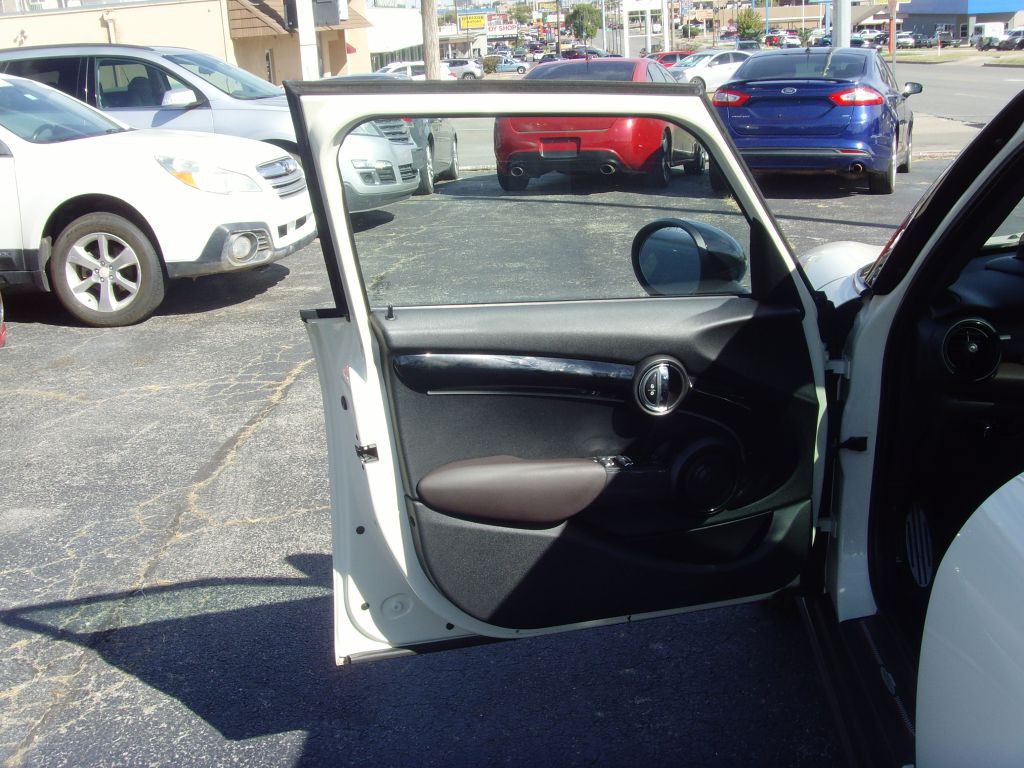2015 MINI Cooper Image 20