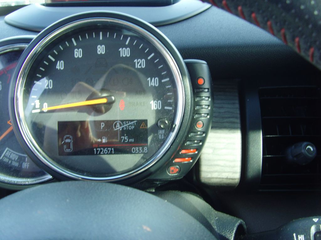 2015 MINI Cooper Image 23
