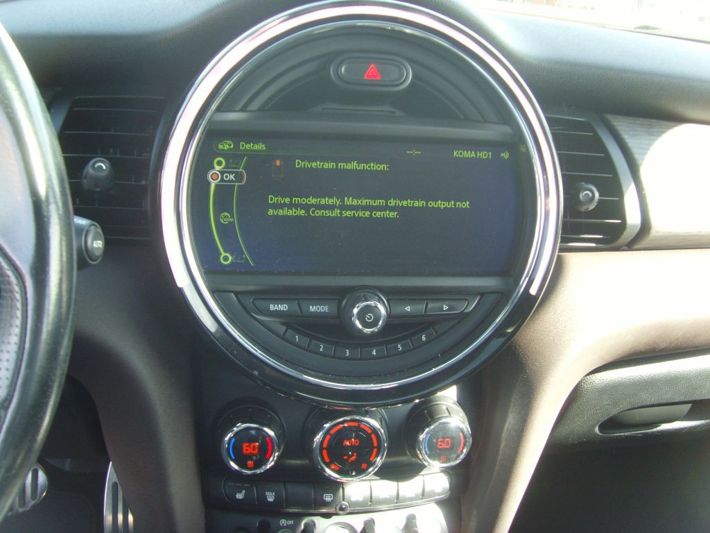 2015 MINI Cooper Image 25