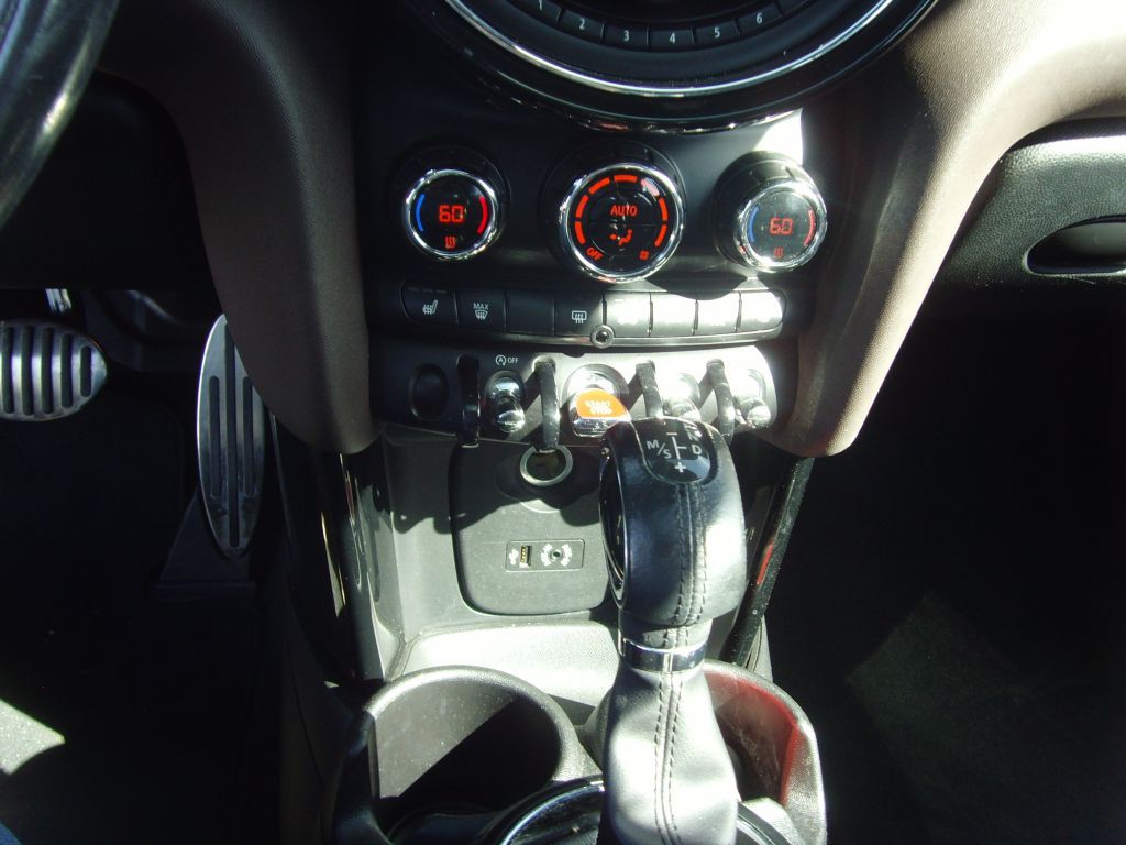 2015 MINI Cooper Image 26