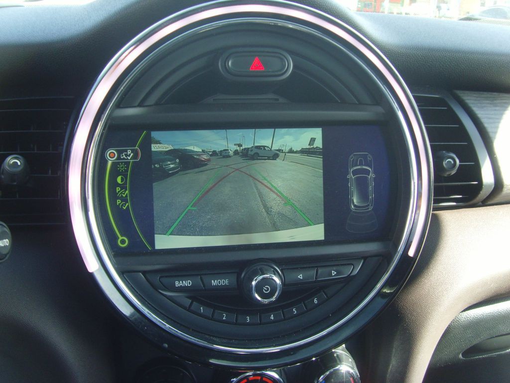 2015 MINI Cooper Image 29