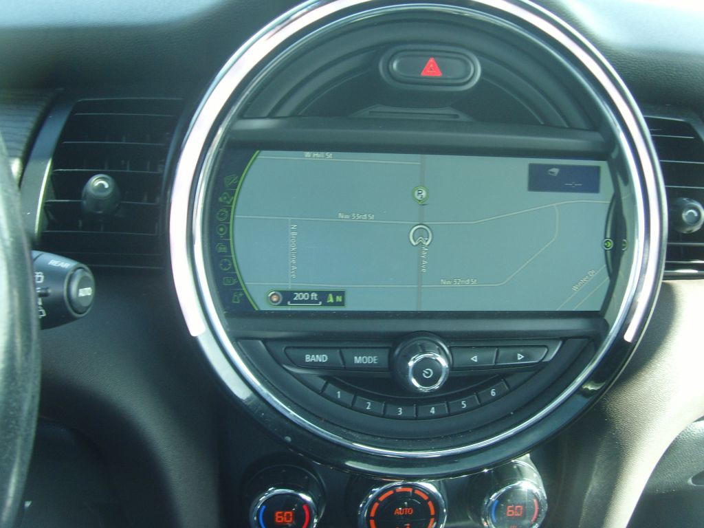 2015 MINI Cooper Image 31