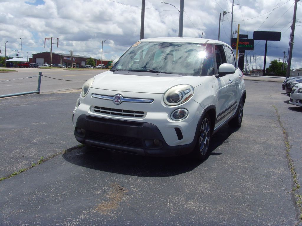 2015 FIAT 500L Image 1
