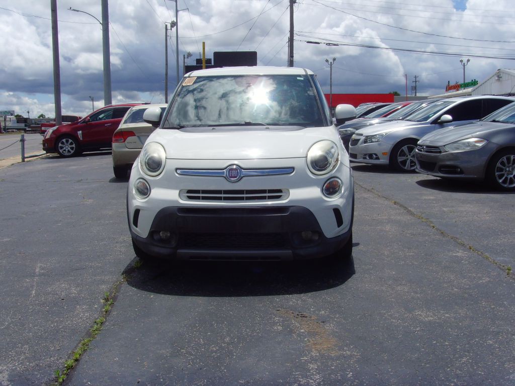 2015 FIAT 500L Image 2