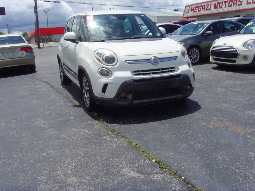 2015 FIAT 500L Image 3