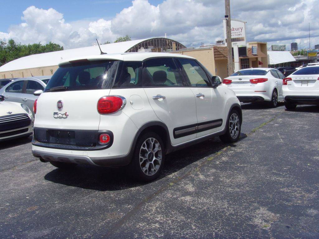 2015 FIAT 500L Image 5
