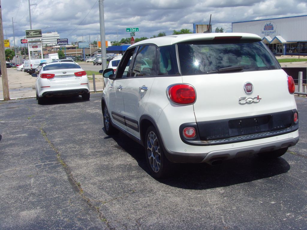 2015 FIAT 500L Image 7