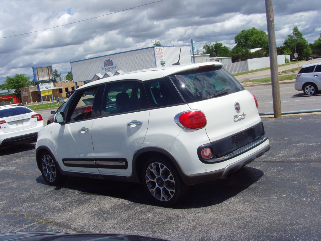 2015 FIAT 500L Image 8
