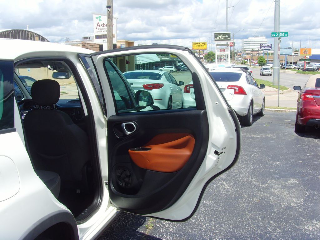2015 FIAT 500L Image 11