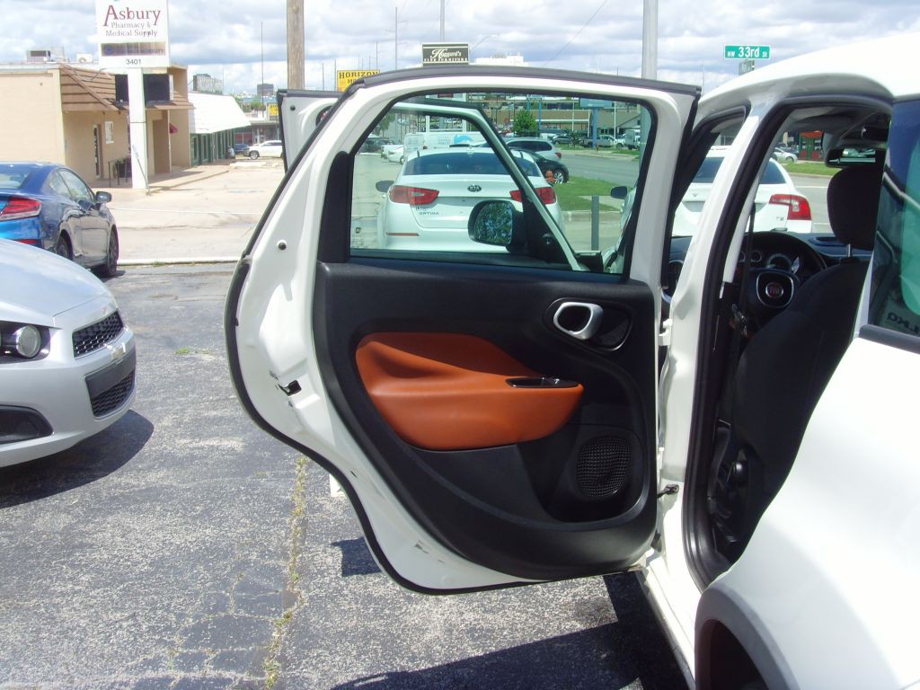 2015 FIAT 500L Image 14