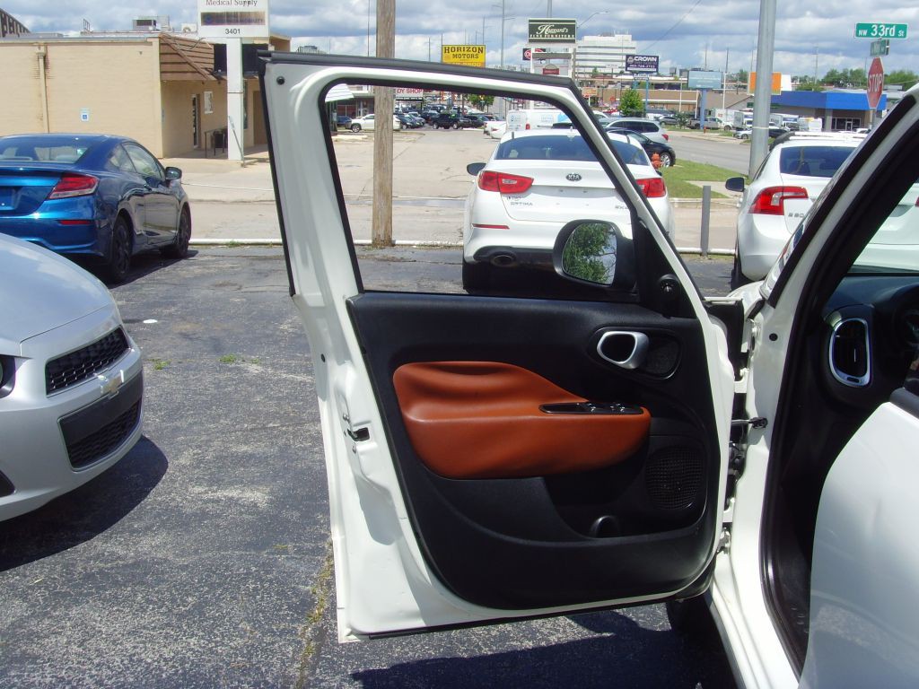 2015 FIAT 500L Image 17