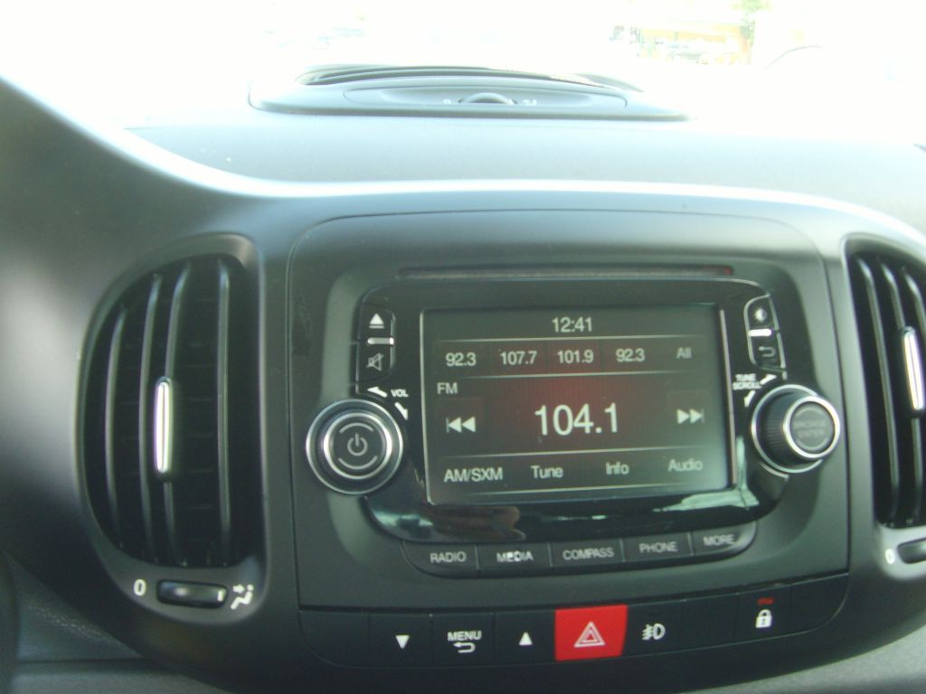 2015 FIAT 500L Image 20