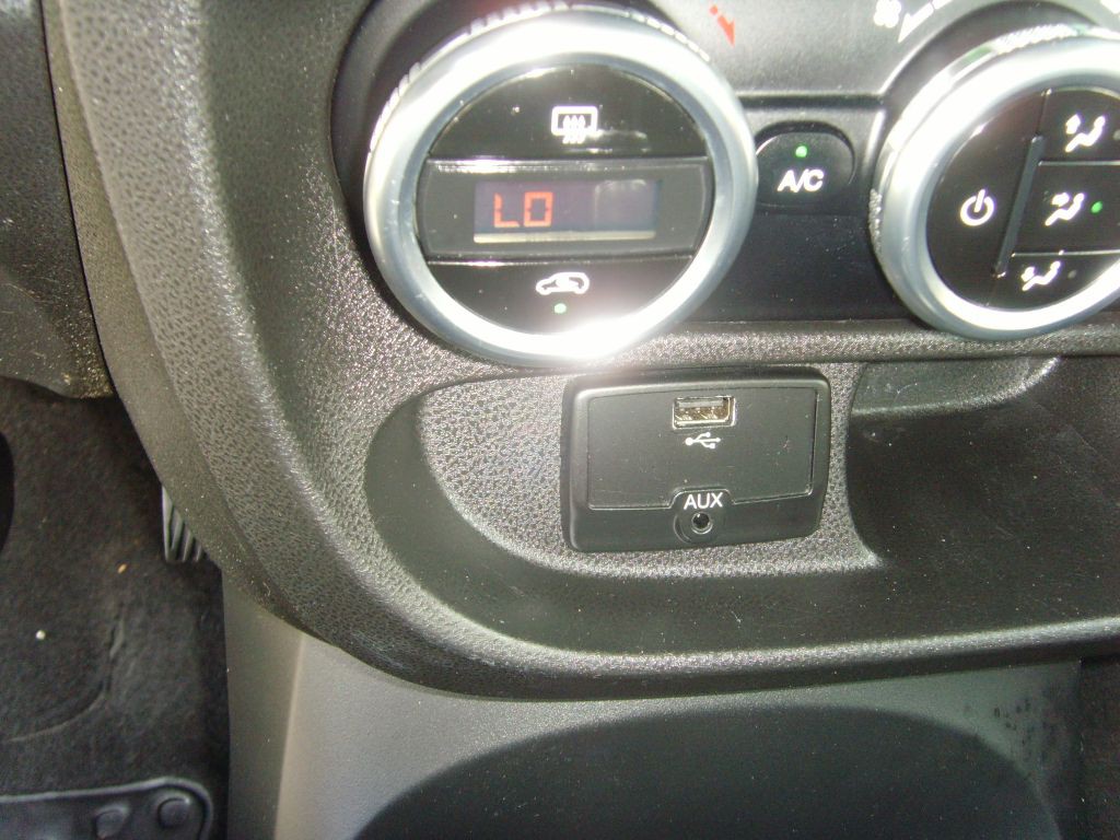 2015 FIAT 500L Image 23