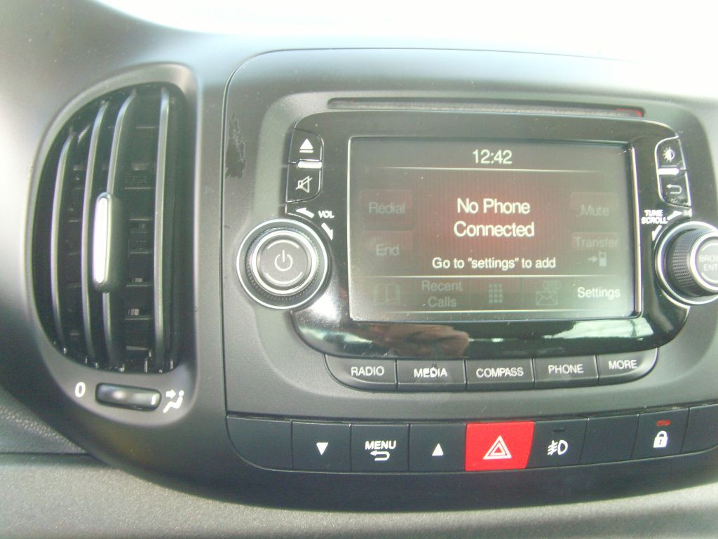 2015 FIAT 500L Image 24