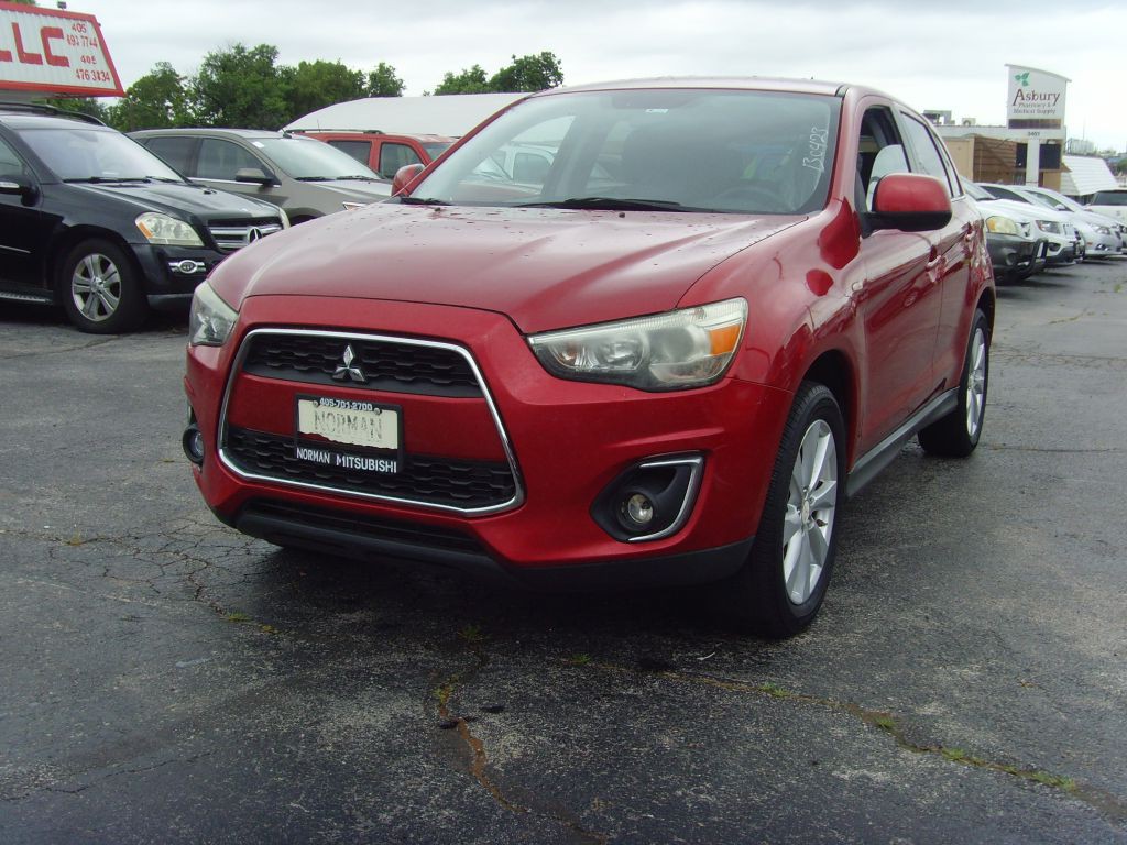 2014 Mitsubishi Outlander Image 1