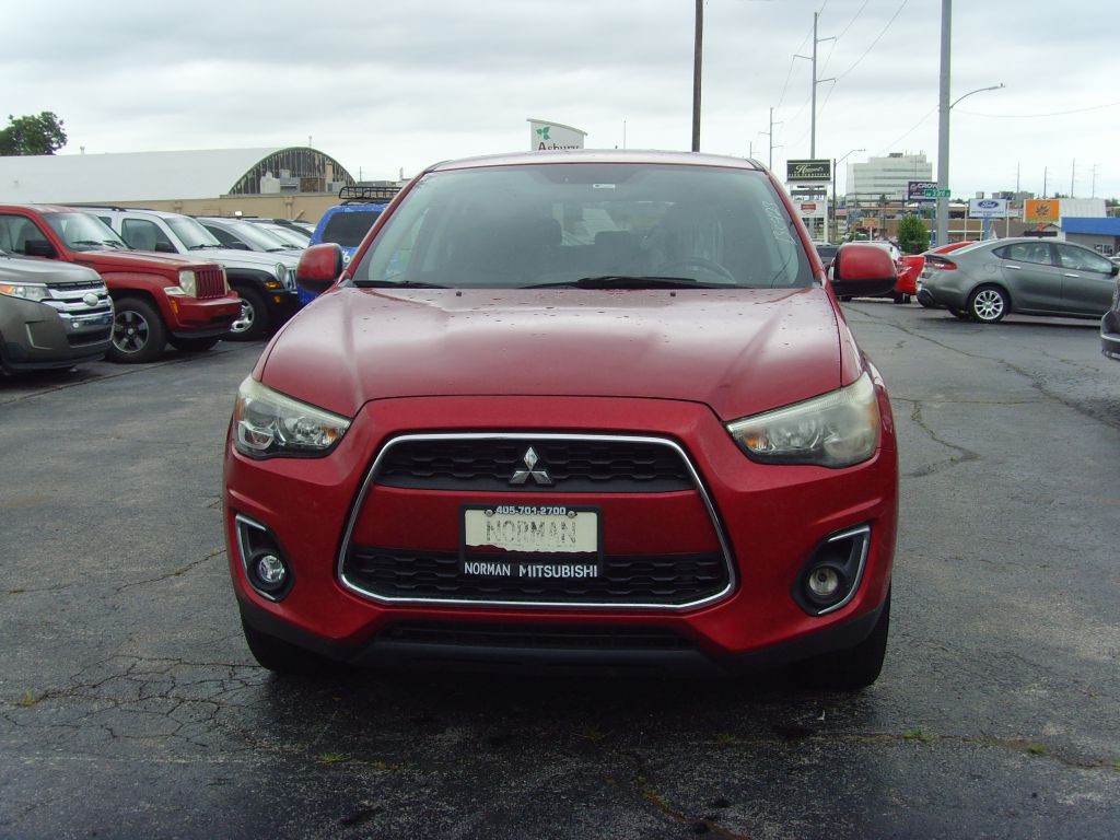 2014 Mitsubishi Outlander Image 2