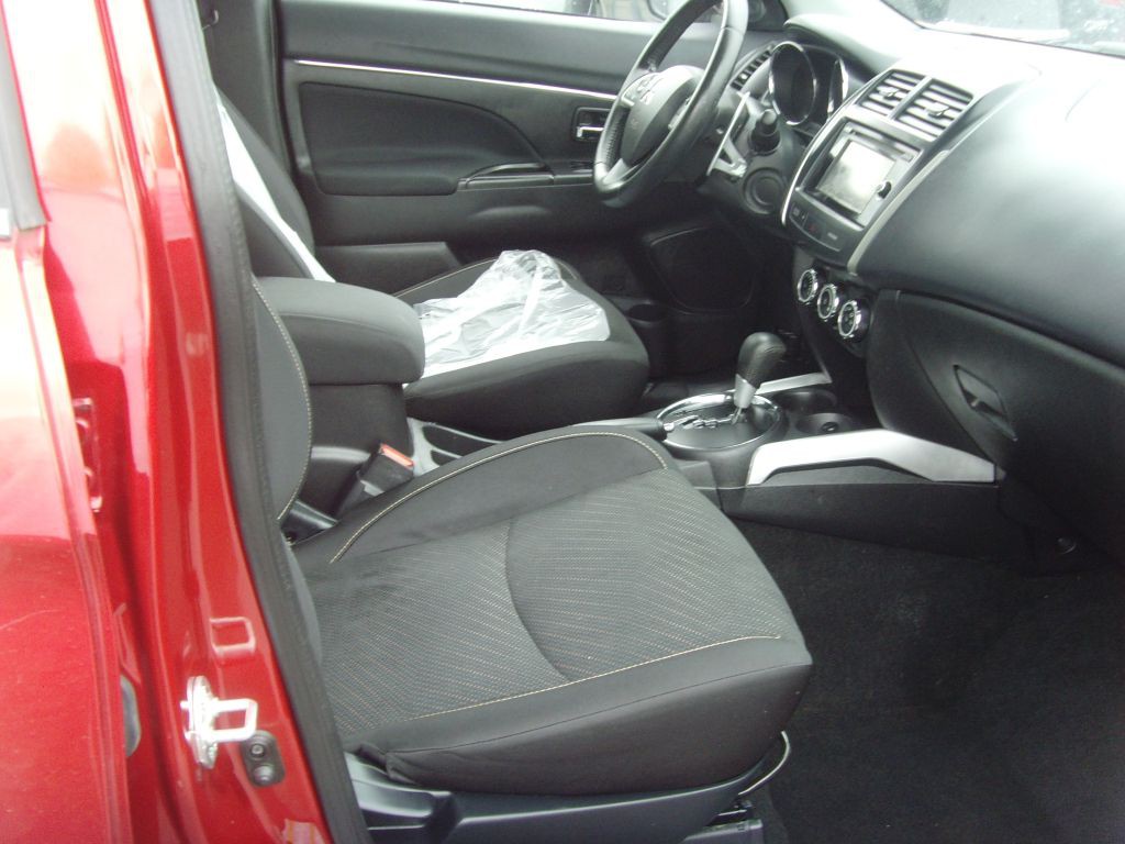 2014 Mitsubishi Outlander Image 11