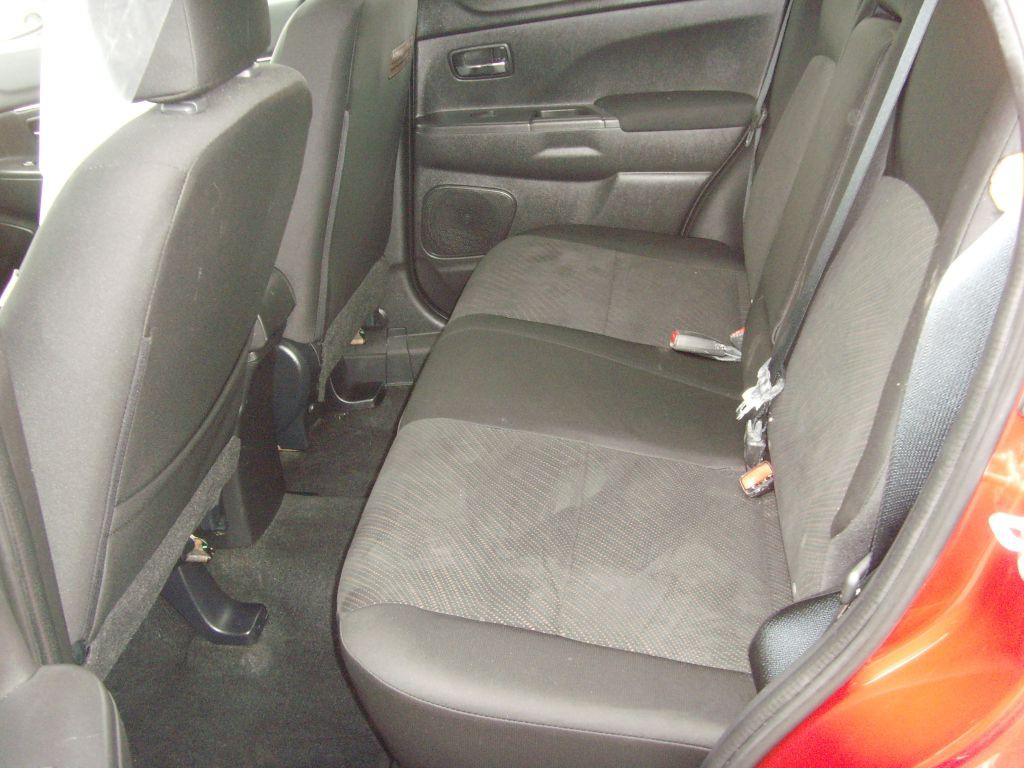 2014 Mitsubishi Outlander Image 16