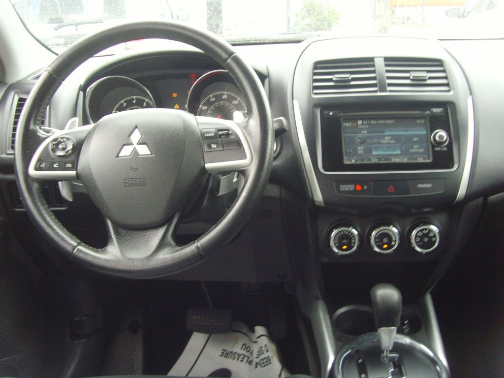 2014 Mitsubishi Outlander Image 17