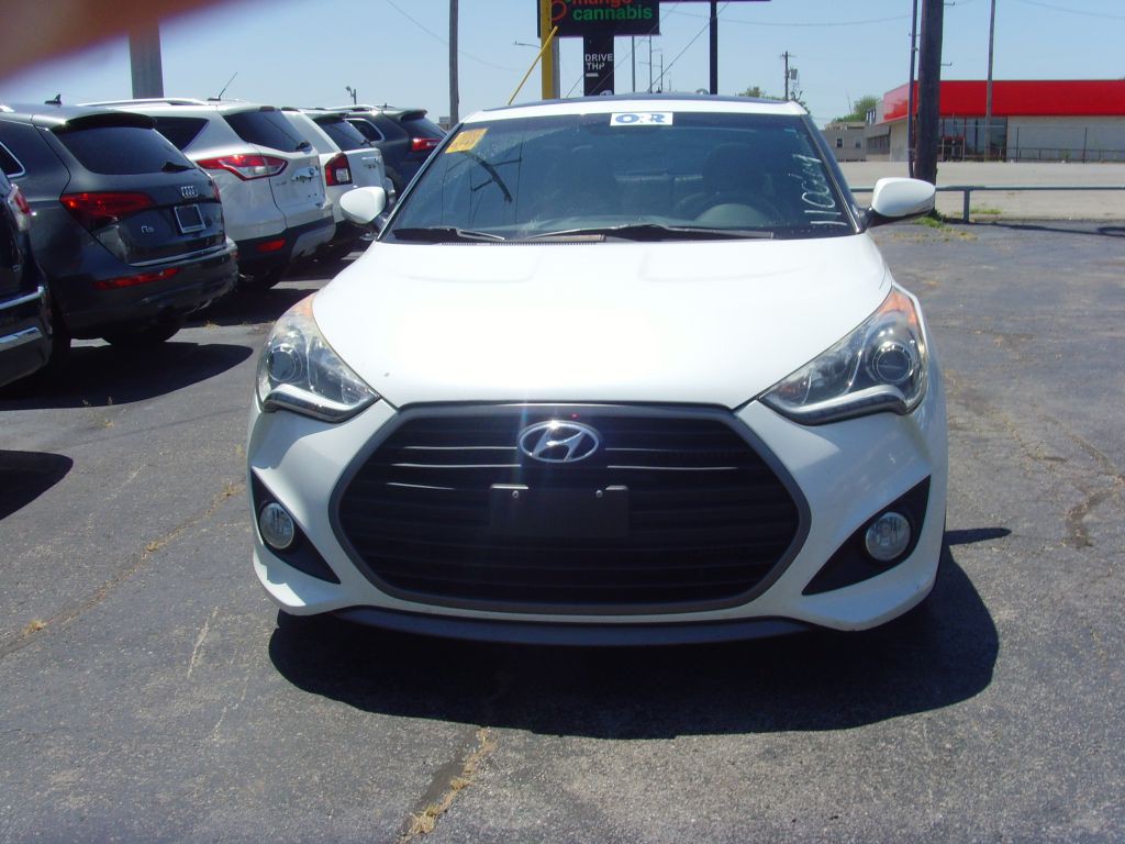 2016 Hyundai Veloster Image 2