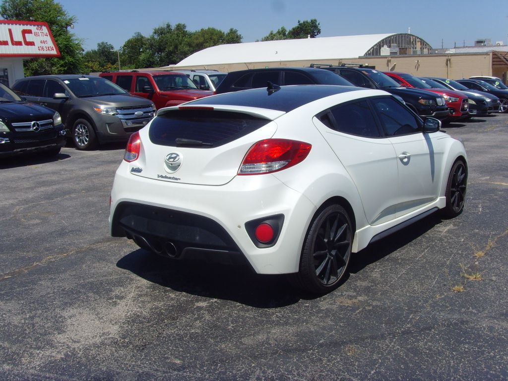 2016 Hyundai Veloster Image 9