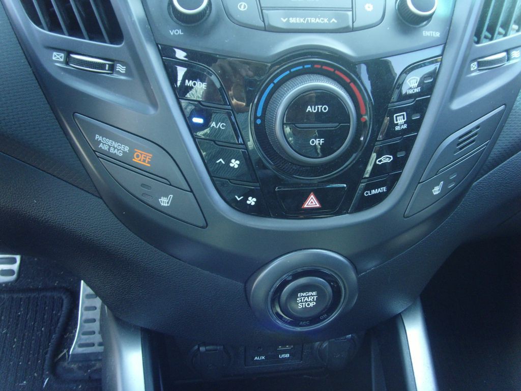 2016 Hyundai Veloster Image 20