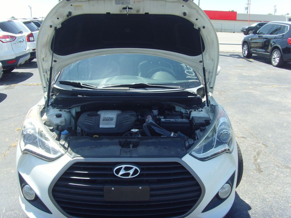 2016 Hyundai Veloster Image 25