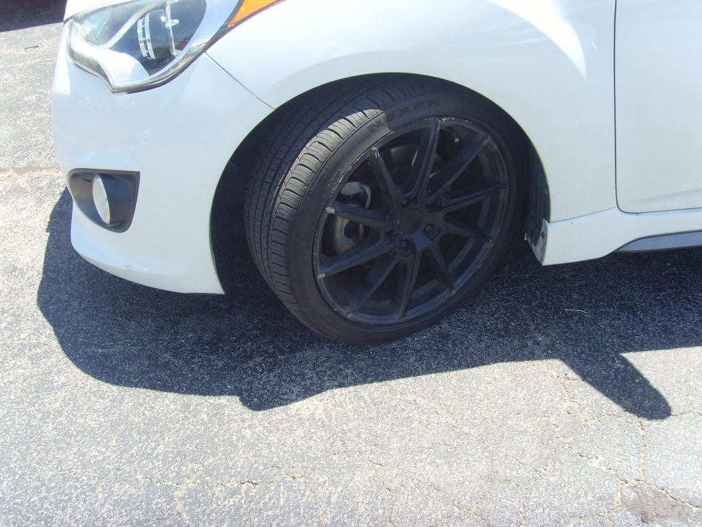 2016 Hyundai Veloster Image 26