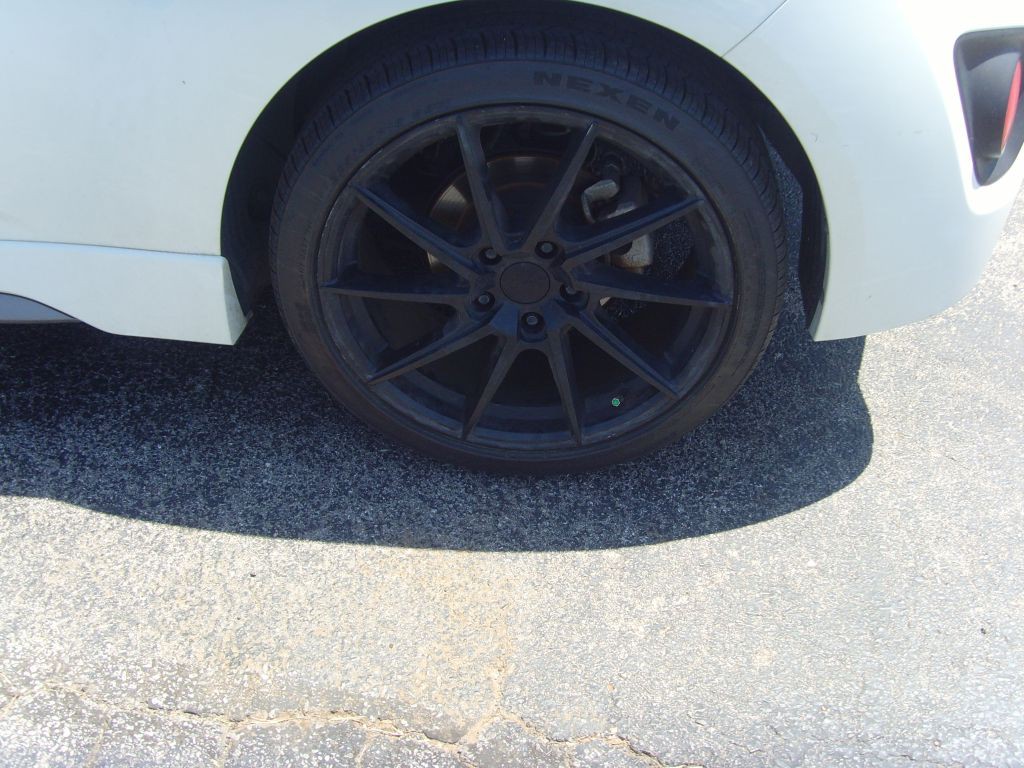 2016 Hyundai Veloster Image 27