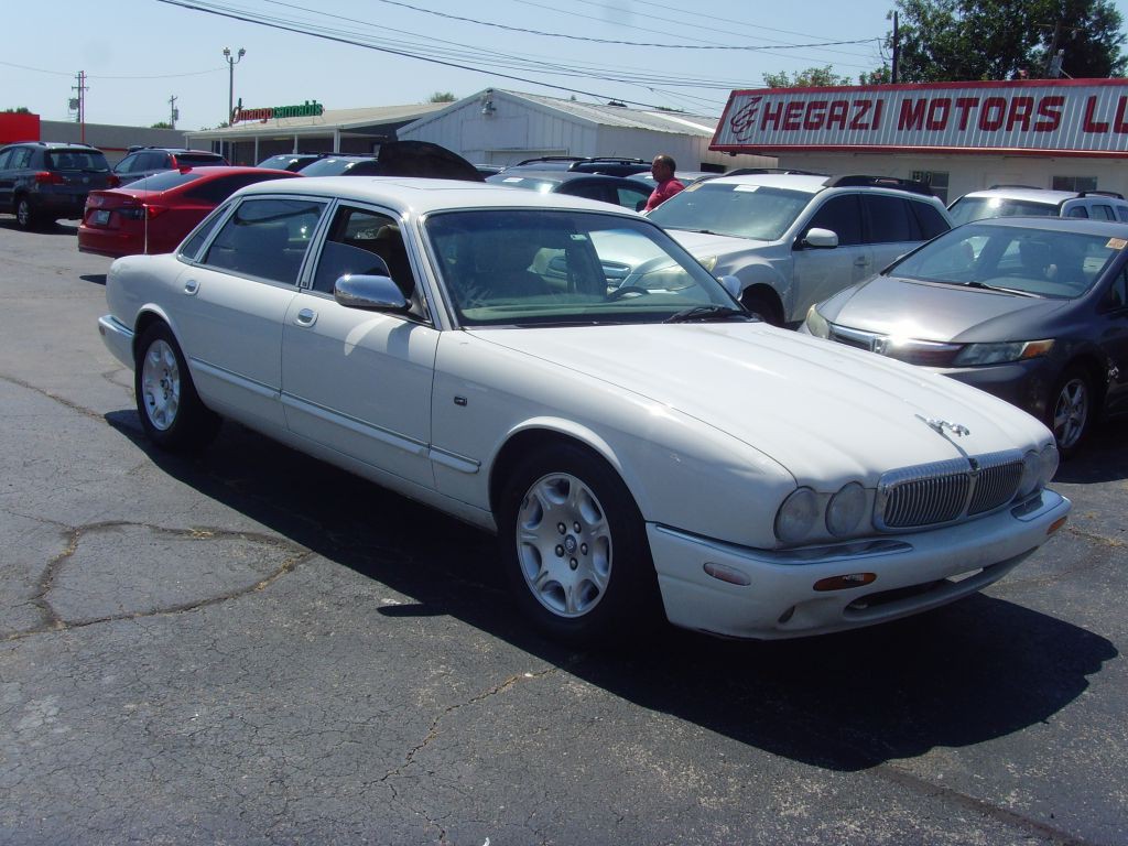 2001 Jaguar Vandenplas Image 2