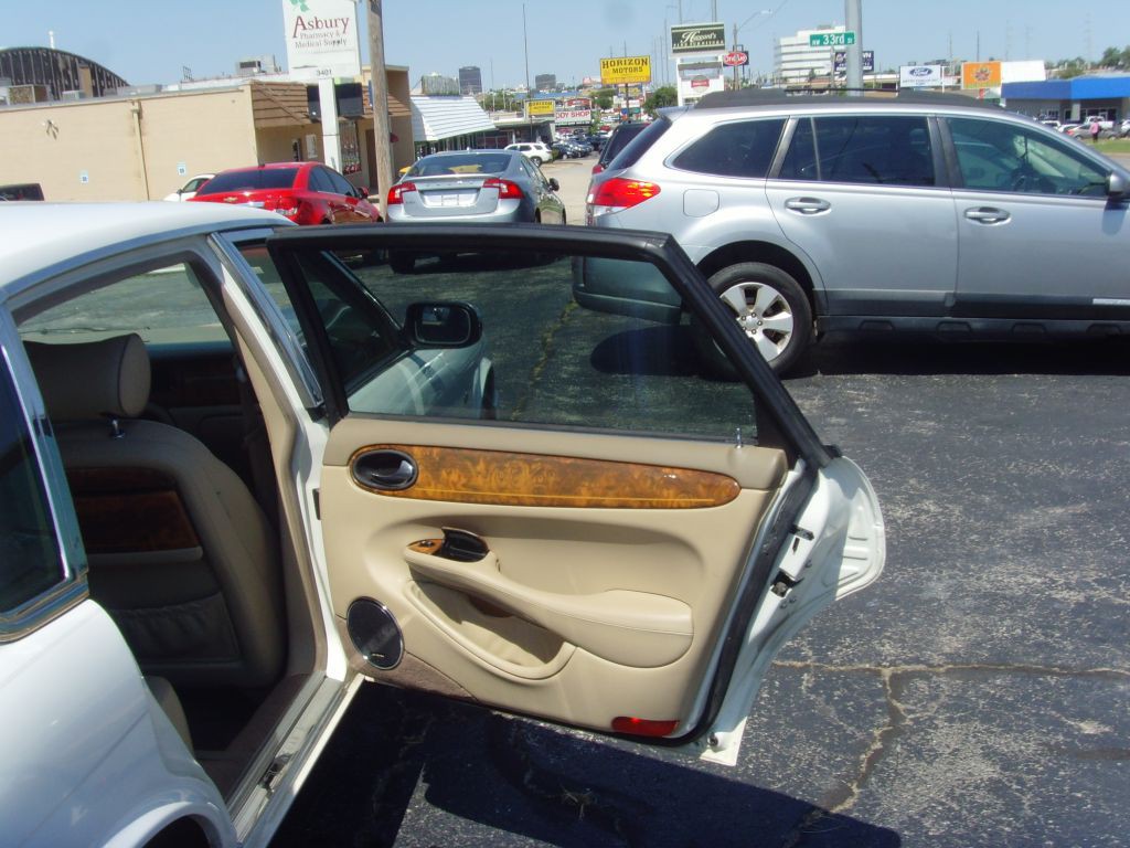 2001 Jaguar Vandenplas Image 10