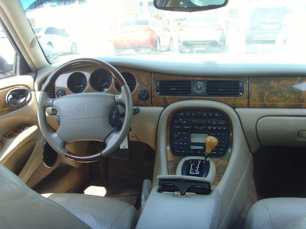 2001 Jaguar Vandenplas Image 13