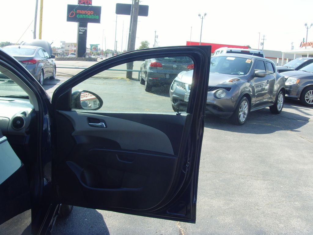 2015 Chevrolet Sonic Image 8