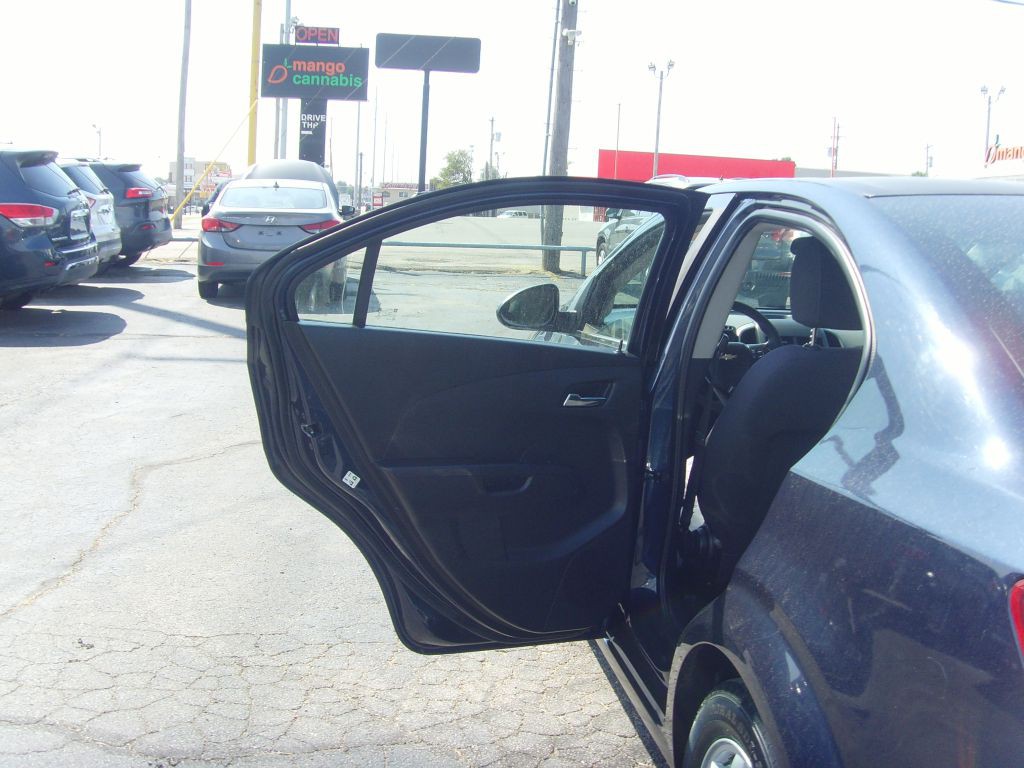2015 Chevrolet Sonic Image 14