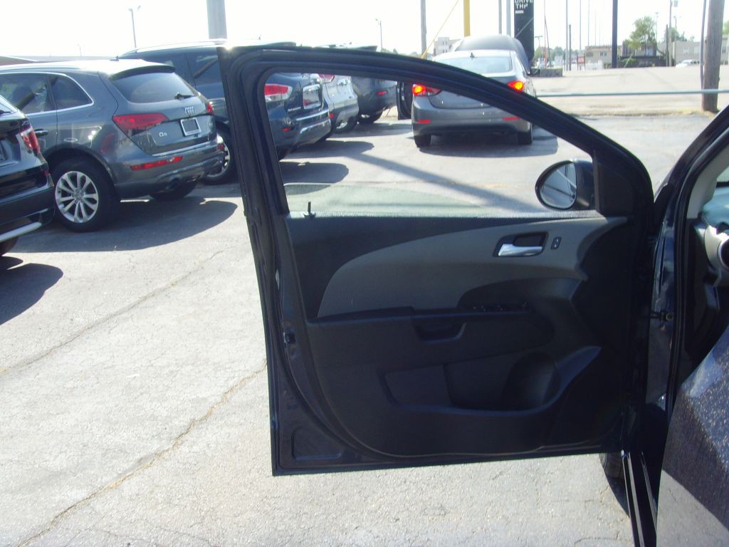 2015 Chevrolet Sonic Image 16