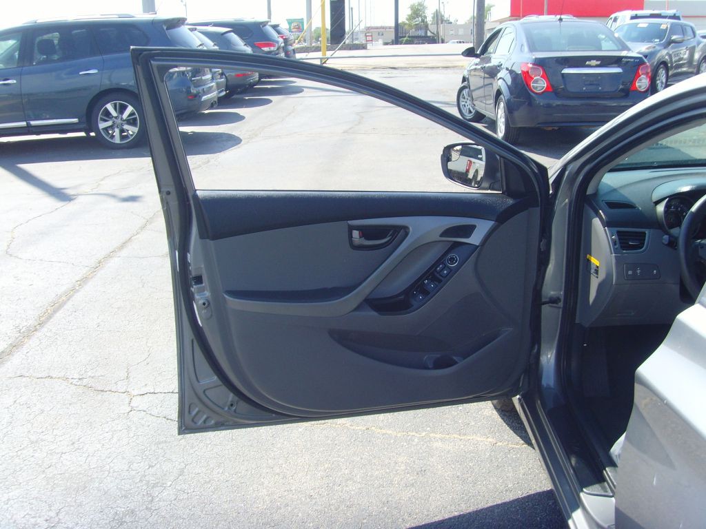 2014 Hyundai Elantra Image 17