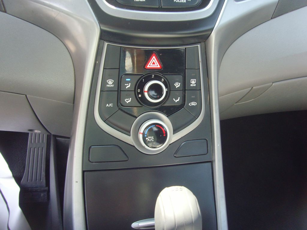 2014 Hyundai Elantra Image 21