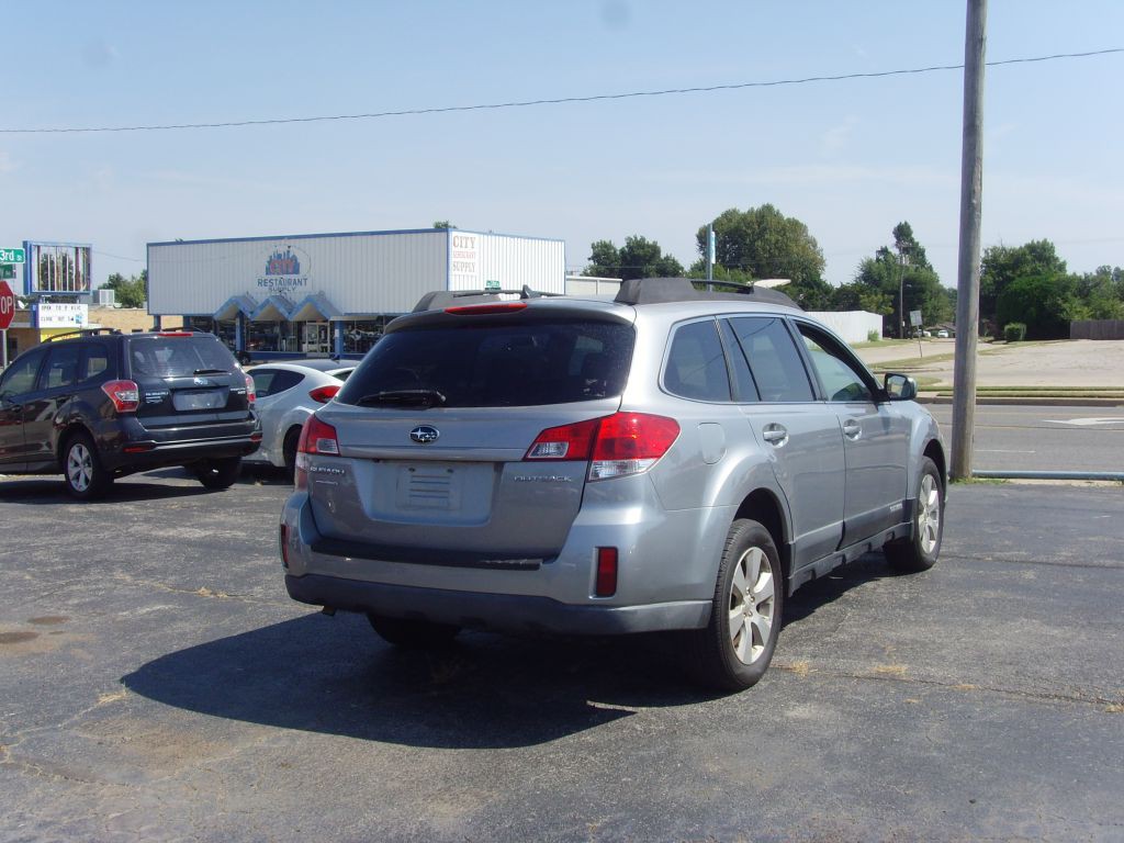 2011 Subaru Outback Image 8
