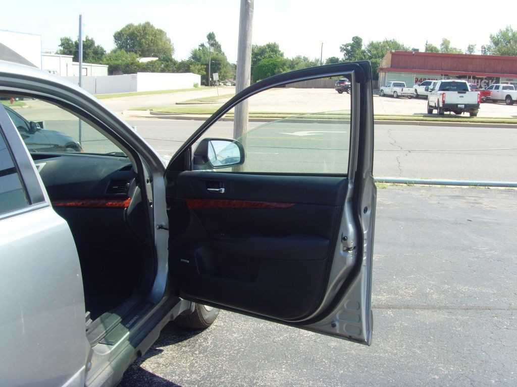 2011 Subaru Outback Image 9