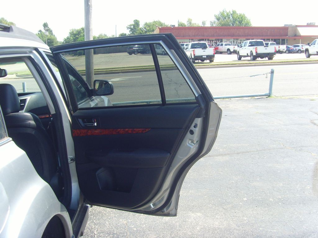2011 Subaru Outback Image 11