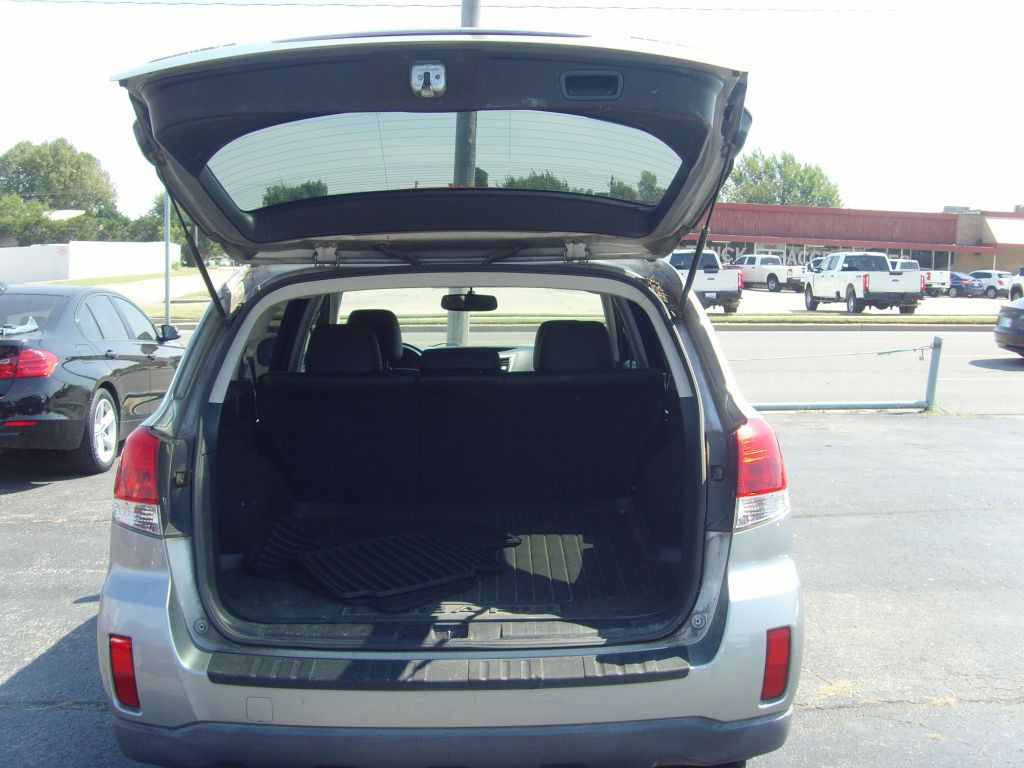 2011 Subaru Outback Image 13