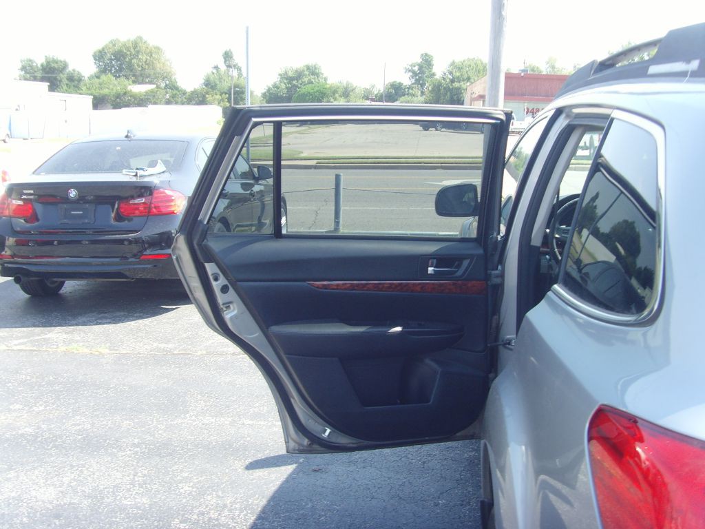 2011 Subaru Outback Image 14