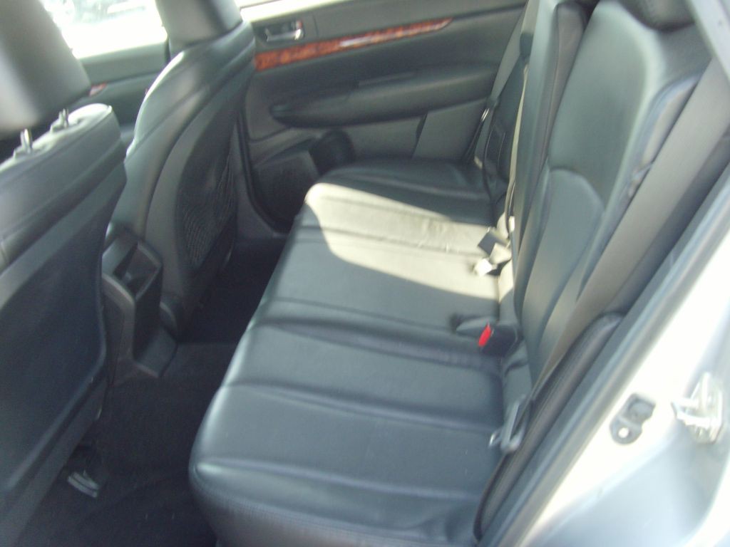 2011 Subaru Outback Image 15