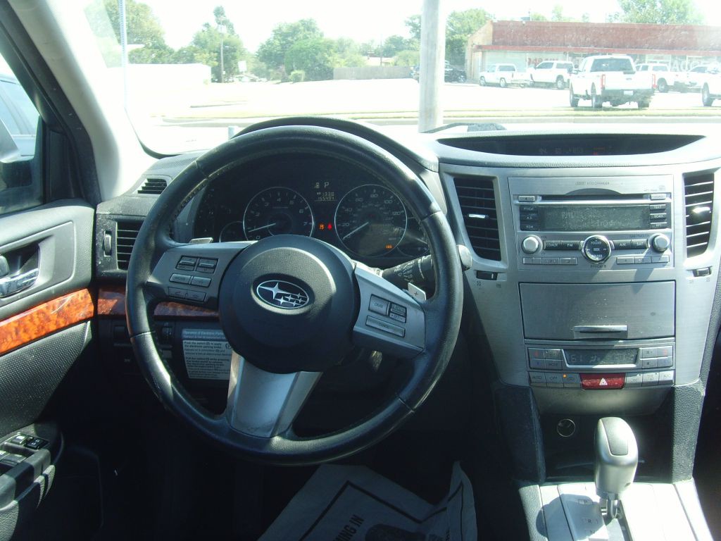 2011 Subaru Outback Image 16