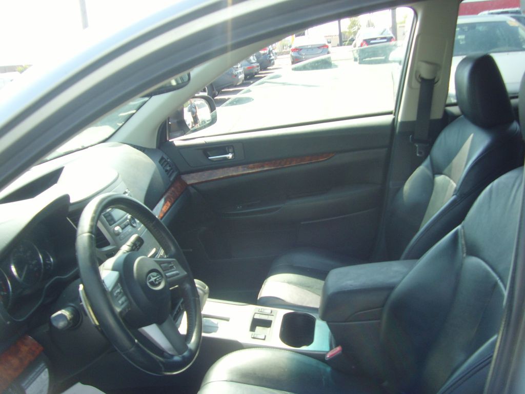 2011 Subaru Outback Image 18