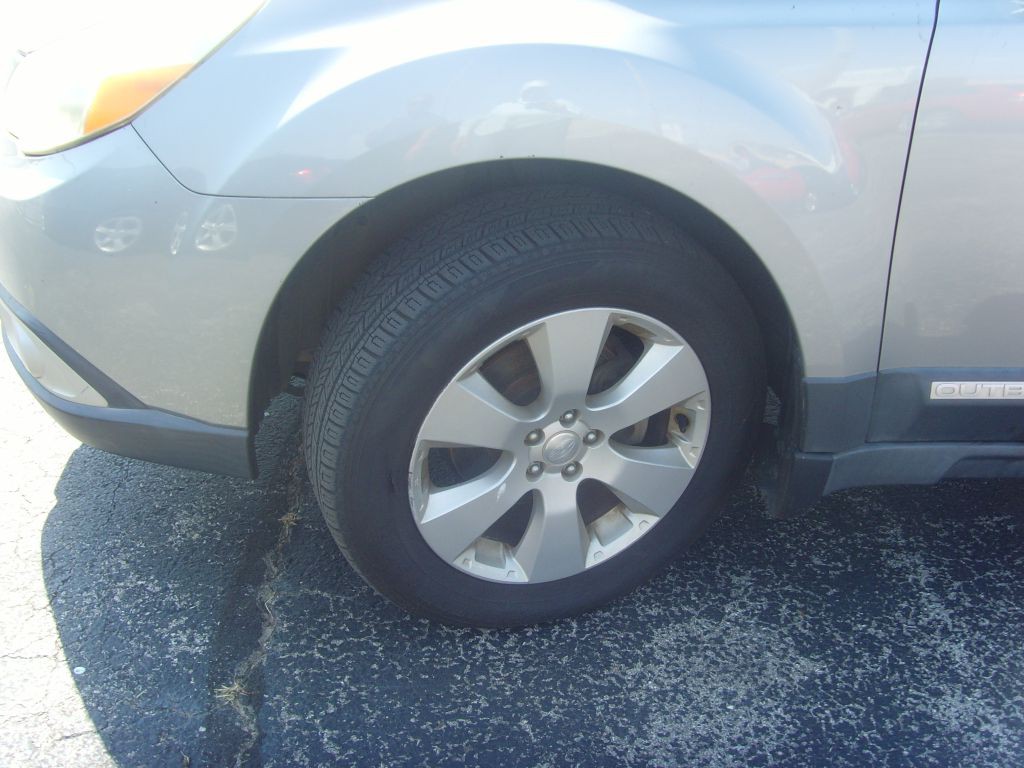 2011 Subaru Outback Image 25
