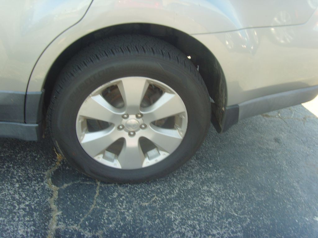 2011 Subaru Outback Image 26